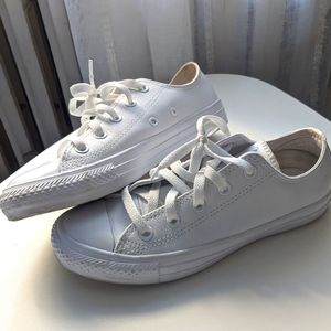 Women's Converse  Chuck Taylors in white leather